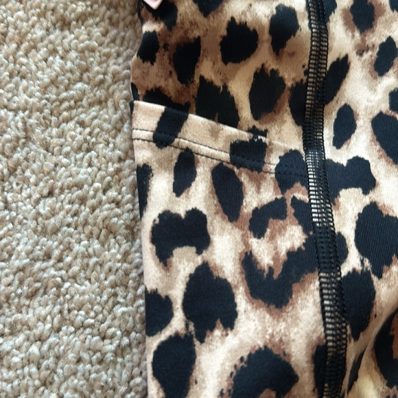 Leopard Victoria’s secret sz 4 leggings NWT - Picture 3 of 5